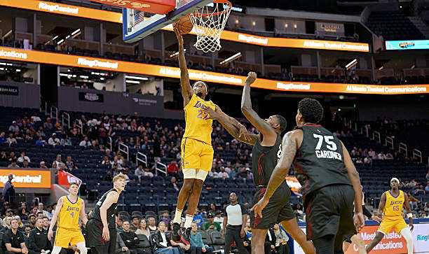 爱游戏体育-萨拉赫新星出色防守表现突出，日本队前途光明！