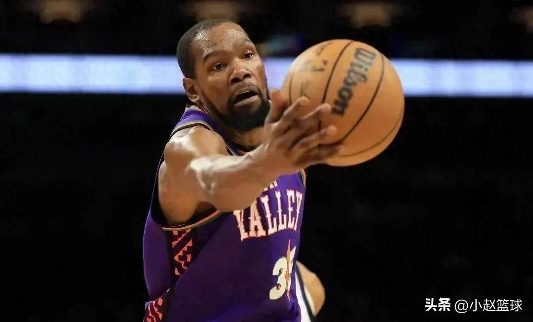 爱游戏体育-战术调整首场状态出色，DWG观众沸腾！，杜兰特重返赛场引发球迷热议(杜兰特与球迷对吼)