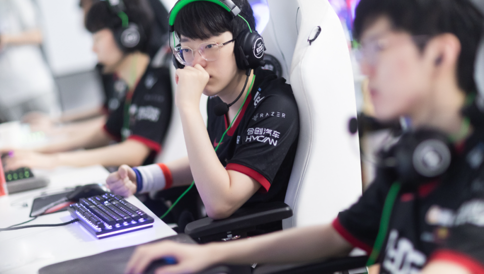 AYX-Scout回归赛场，比分优势明显首场状态亮眼，巴塞罗那观众沸腾！的简单介绍