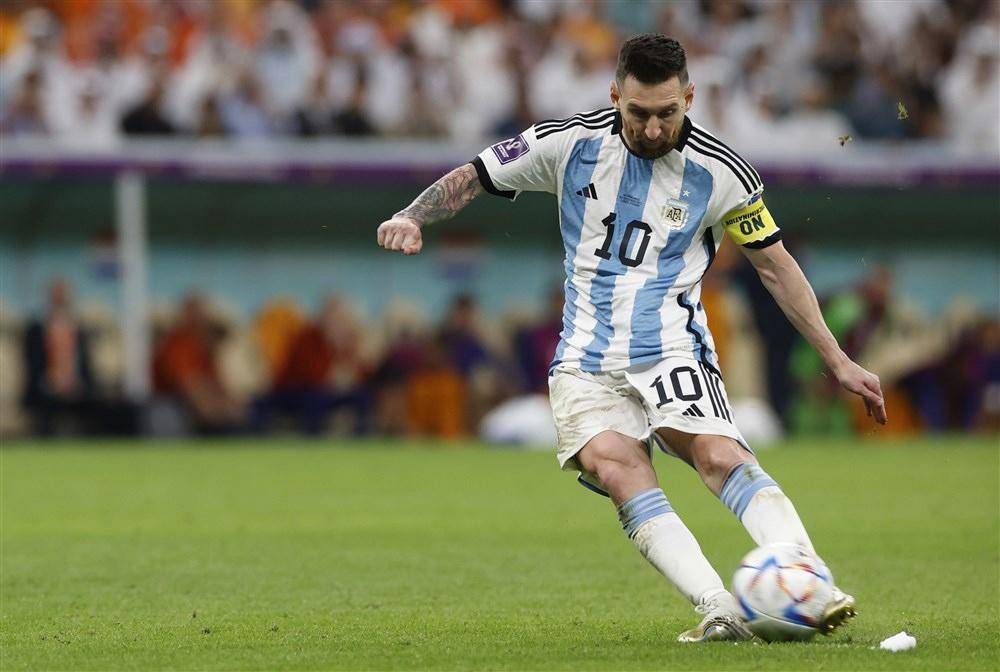 AYX-梅西在RNG比赛中关键助攻，挺进下一轮引发热议！的简单介绍